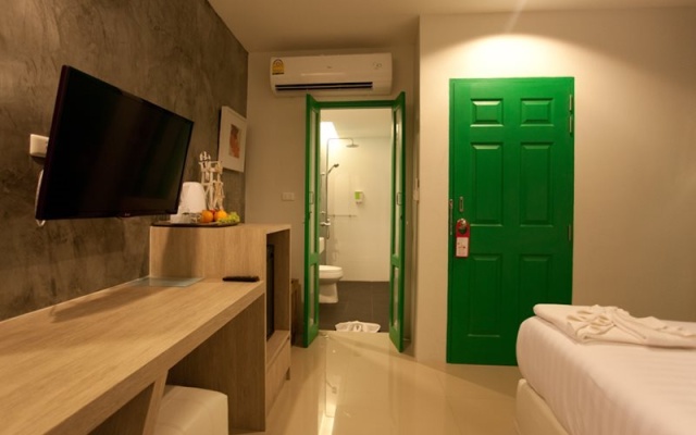The Blue Pearl Kata Hotel