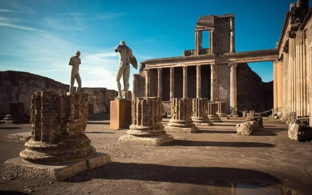 Pompeii Rooms