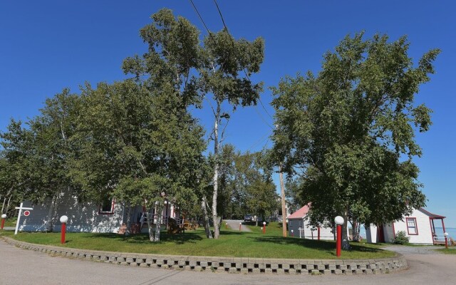 Motel Les Chalets Bo-Fleuve