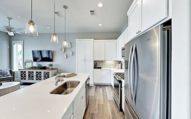 Luxe Waterfront #203 - 2 Br Villa