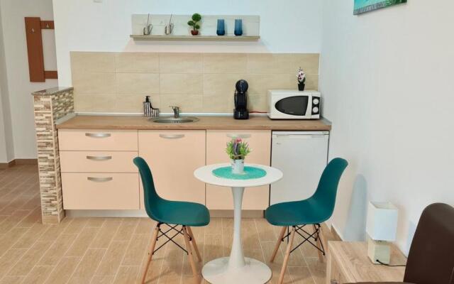 Studio Escape Mamaia next by LOFT