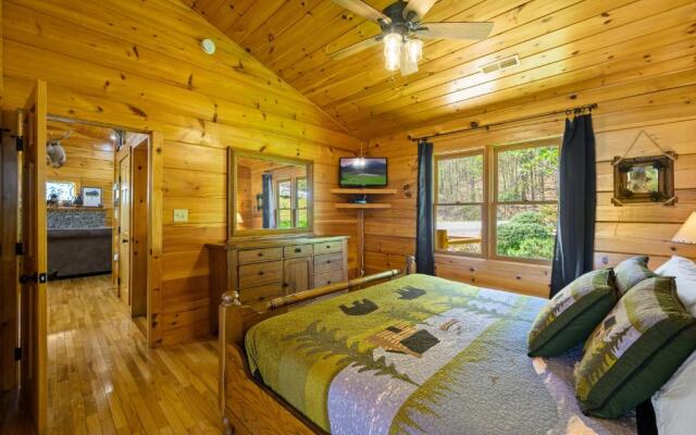 A Wolf's Den Gatlinburg