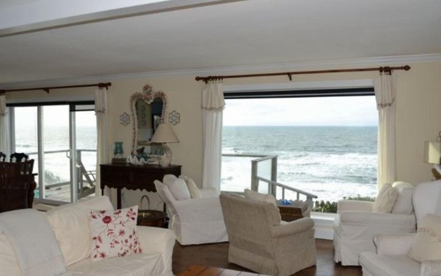 Sea Cliff 3 Br cottage by RedAwning