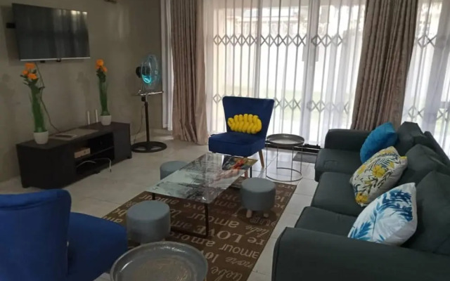 Luxurious 3 bed House Modern Open Plan- Borehole - 2046