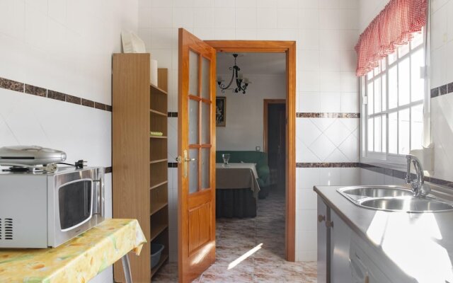 Quaint Holiday Home in El Bosque Near the Forest