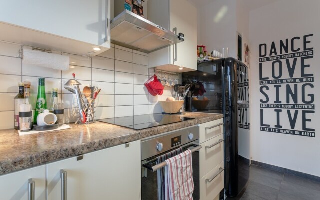 Colourful 2 Bedroom Apartment in Shoreditch