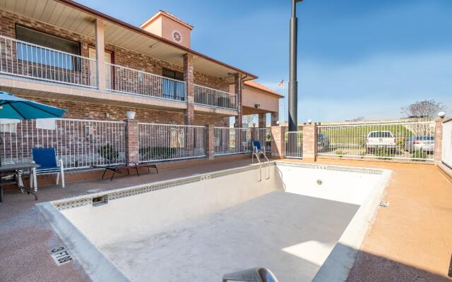 Econo Lodge Inn & Suites Downtown San Antonio