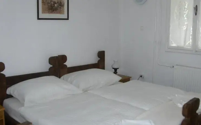 Somodi Tanya Lovas Panzio