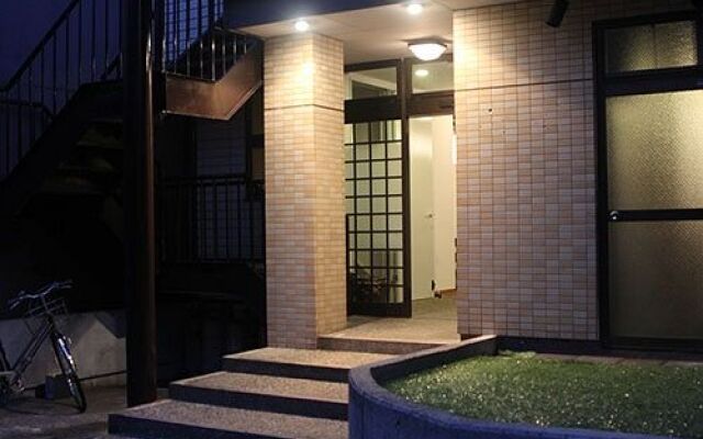 Shaq Bighouse - Hostel