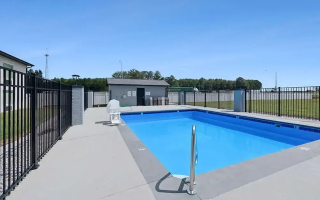 Country Inn & Suites By Carlson Manchester