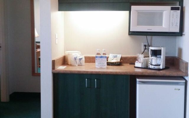 Tamarack Motor Inn