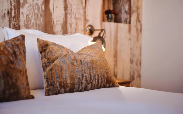 The Black Lion Pub & Boutique Guesthouse