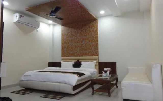 Hotel Prakshi Palace