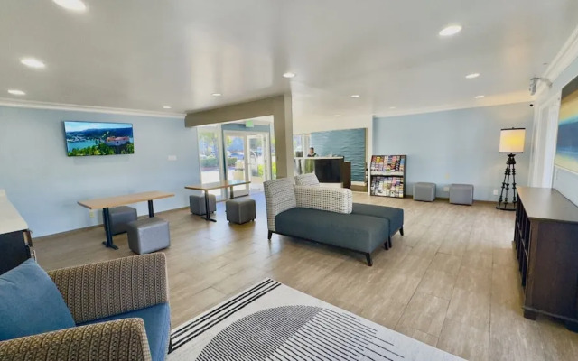 Marina Village Inn