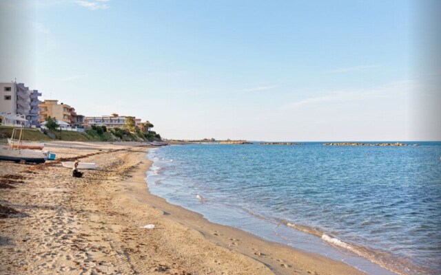 Upscale Apartment in Torre Melissa near Beach