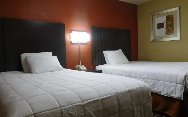 Deluxe Inn Motel