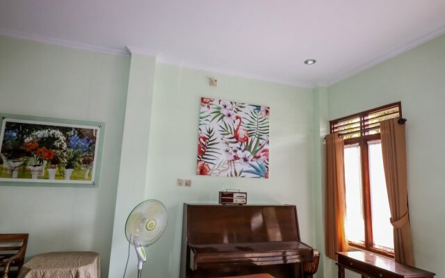 NIDA Rooms Gang Merpati Condong Catur