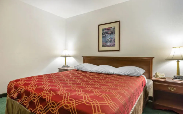 Econo Lodge I-5 at Rt. 58