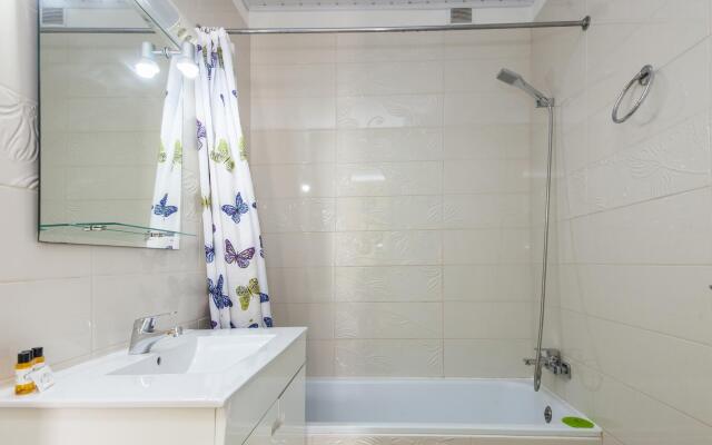 B10 - Top-Floor Bay View