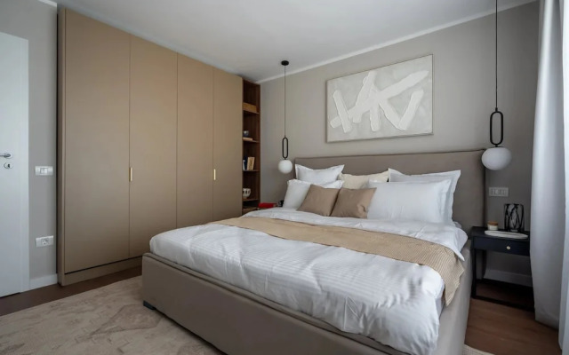 Views of all the Palaces 2BR Stunner