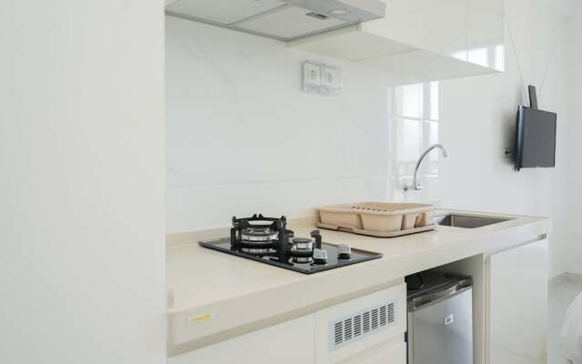 Elegant and Homey Studio at Sky House BSD Apartment