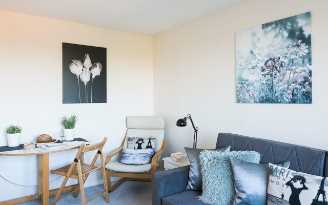 Warm and Peaceful 1BR by the water in Mudchute