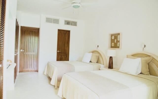 Las Villas Akumal  2B-10 by SkyRun