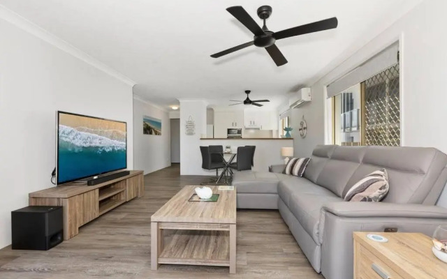 2Bed Beachfront Apartment - Holiday Management