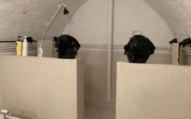 Abe's Spring Street Guest House