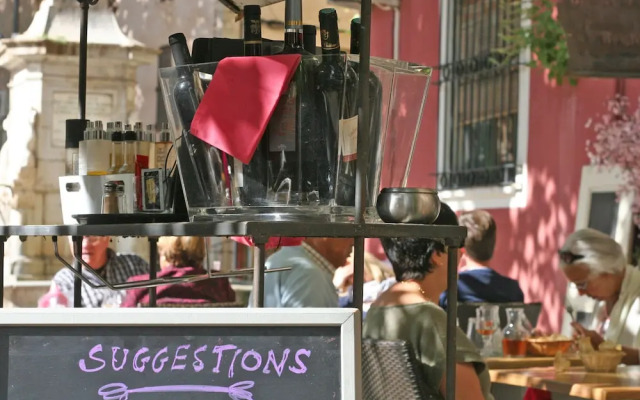 Peaceful Mansion With Roofed Terrace in Lorgues France