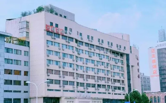 Swan Theme Culture Hotel (Zhengzhou Railway Station East Plaza Branch)