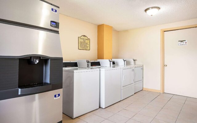 Rodeway Inn Metro Airport