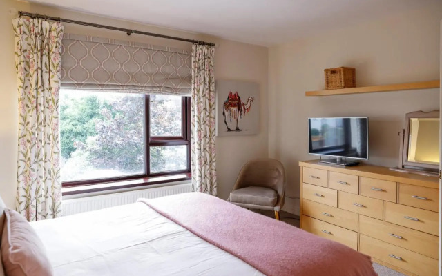Stylish family home in desirable Penylan + Parking