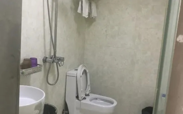 Shanghai Wangyue Hotel (Fangdian Road Subway Station)