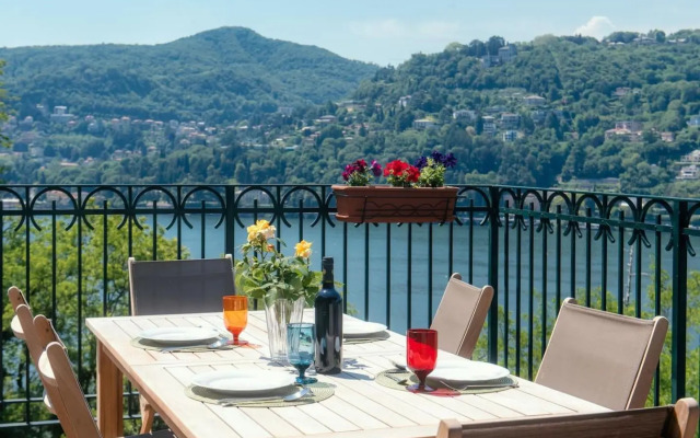 Como Lake & Mountain