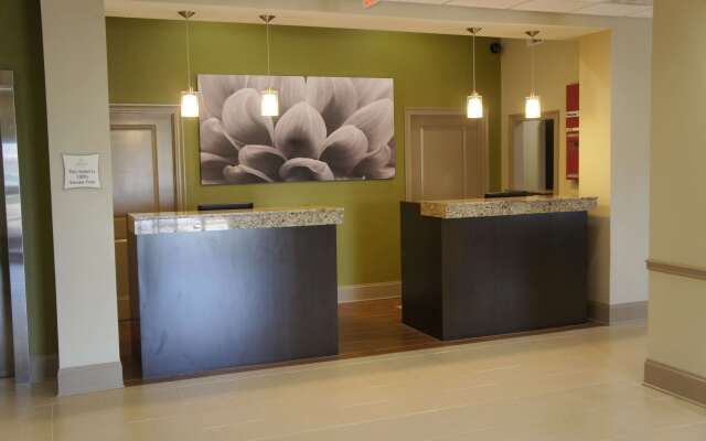 La Quinta Inn & Suites by Wyndham Gonzales LA