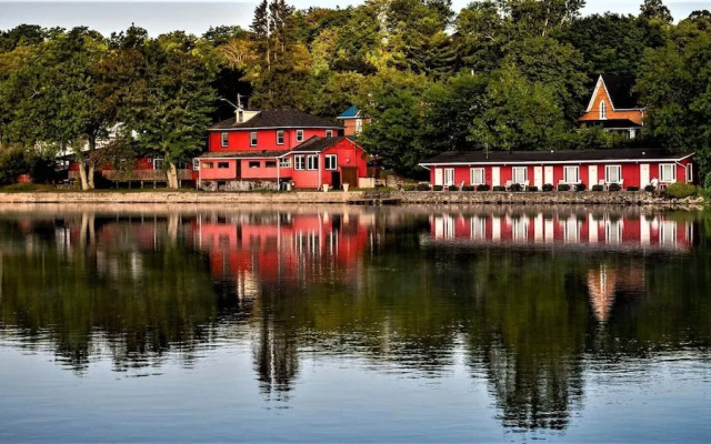 The Water's Edge Inn