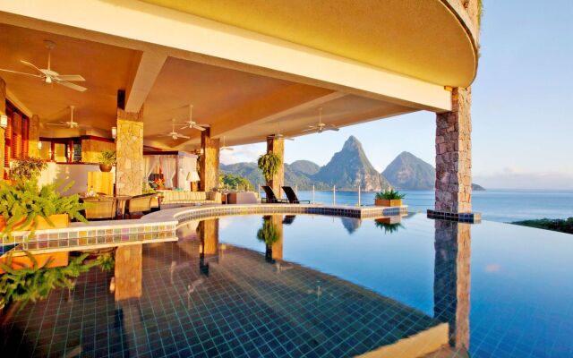 Jade Mountain Resort