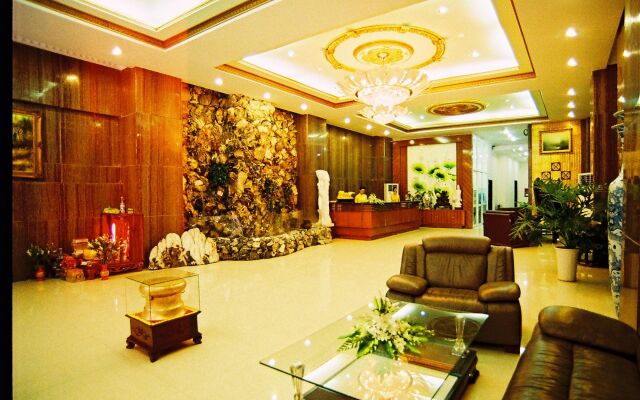Classic Hoang Long Hotel