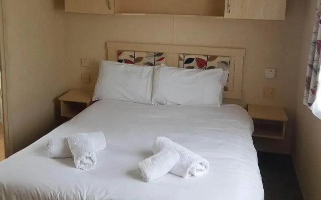 2br-pool-garden-parking-wifi-sleeps6