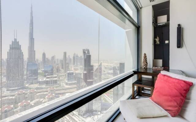 Amazing Skyline Views Apartment in Index Tower