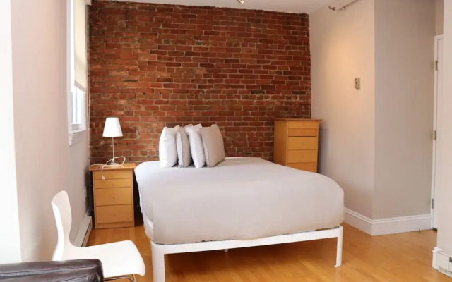 Maverick Suites at 402 Columbus Ave