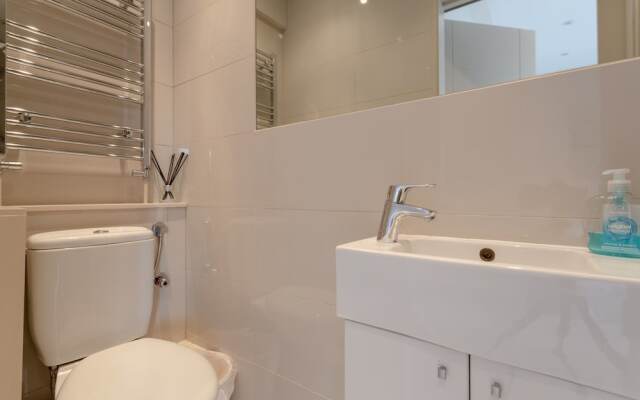 Stylish 3 Bedroom Apartment In Pimlico