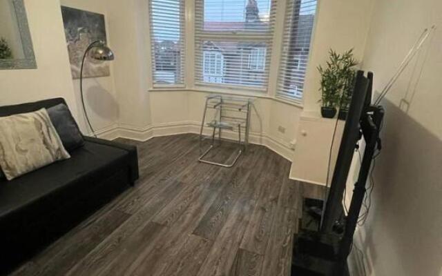 Modern 4BR Victorian Home Near Luton Airport