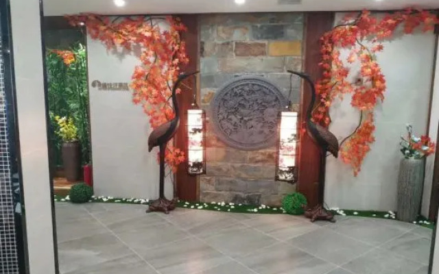 Heide Business Hotel, Ongniut Banner