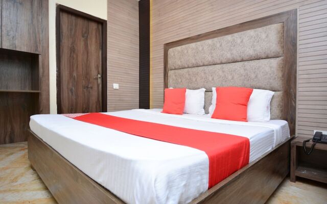 OYO 28335 Hotel Classic