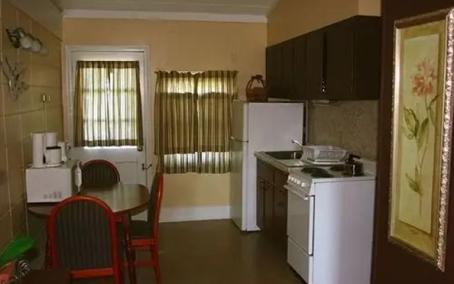 Rocky Neck Inn & Suites