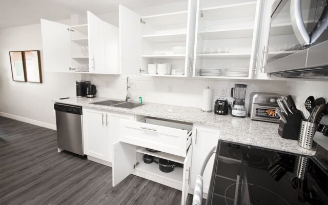Modern 3BR Unit on Jessie Ave With Insuite Laundry