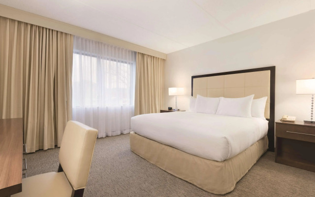 Embassy Suites by Hilton Milwaukee Brookfield