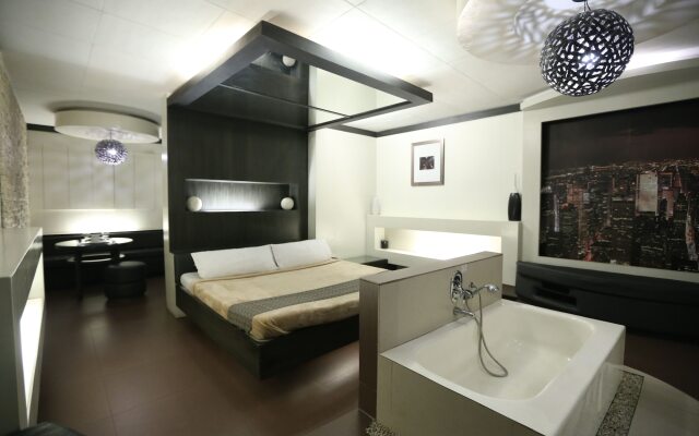 Victoria Court Suites - Pasig